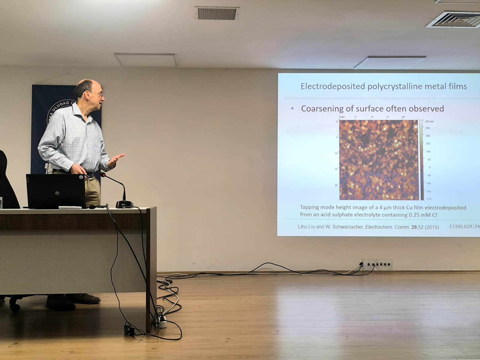 Prof. Walther Schwarzacher Yüzey Fiziği ve Biyofizik Üzerine Seminer Verdi.